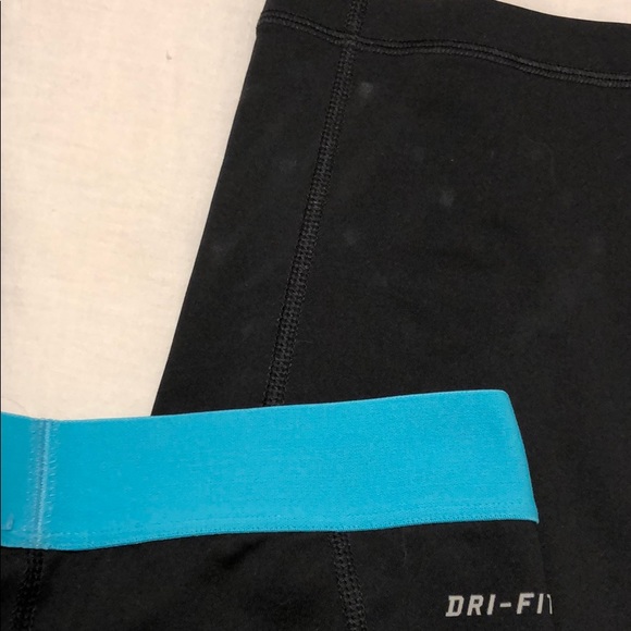 Nike Pro Dri-Fit Capri Leggings - Picture 5 of 8